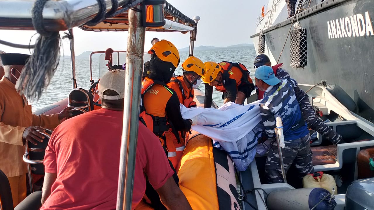KOrban kapal long boat yang tenggelam di Perairan Selat Nenek, Batam, akhirnya ditemukan dalam kondisi meninggal.