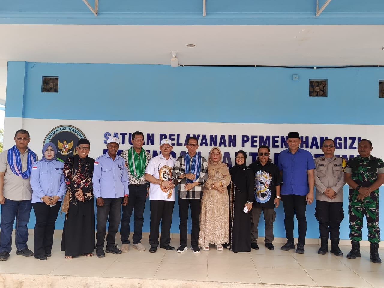 Wali Kota Batam, Amsakar Achmad saat meresmikan dapur umum MBG untuk 6 sekolah di Tanjunguncang.