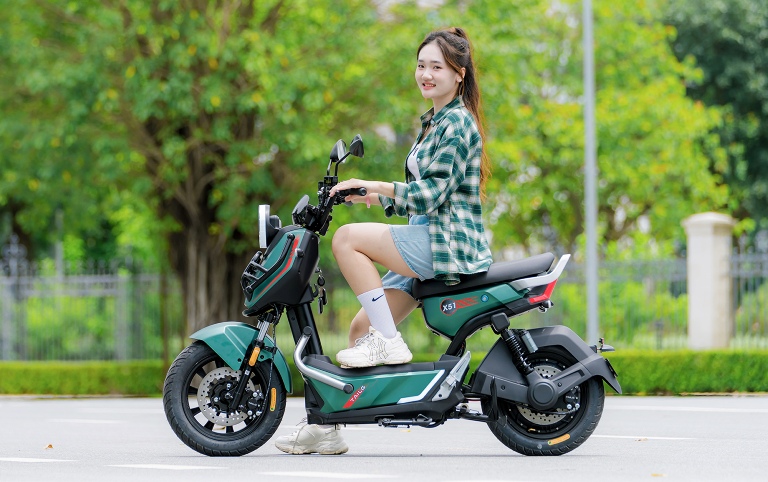 ILUSTRASI. Sepeda listrik, transportasi masa depan ramah lingkungan.