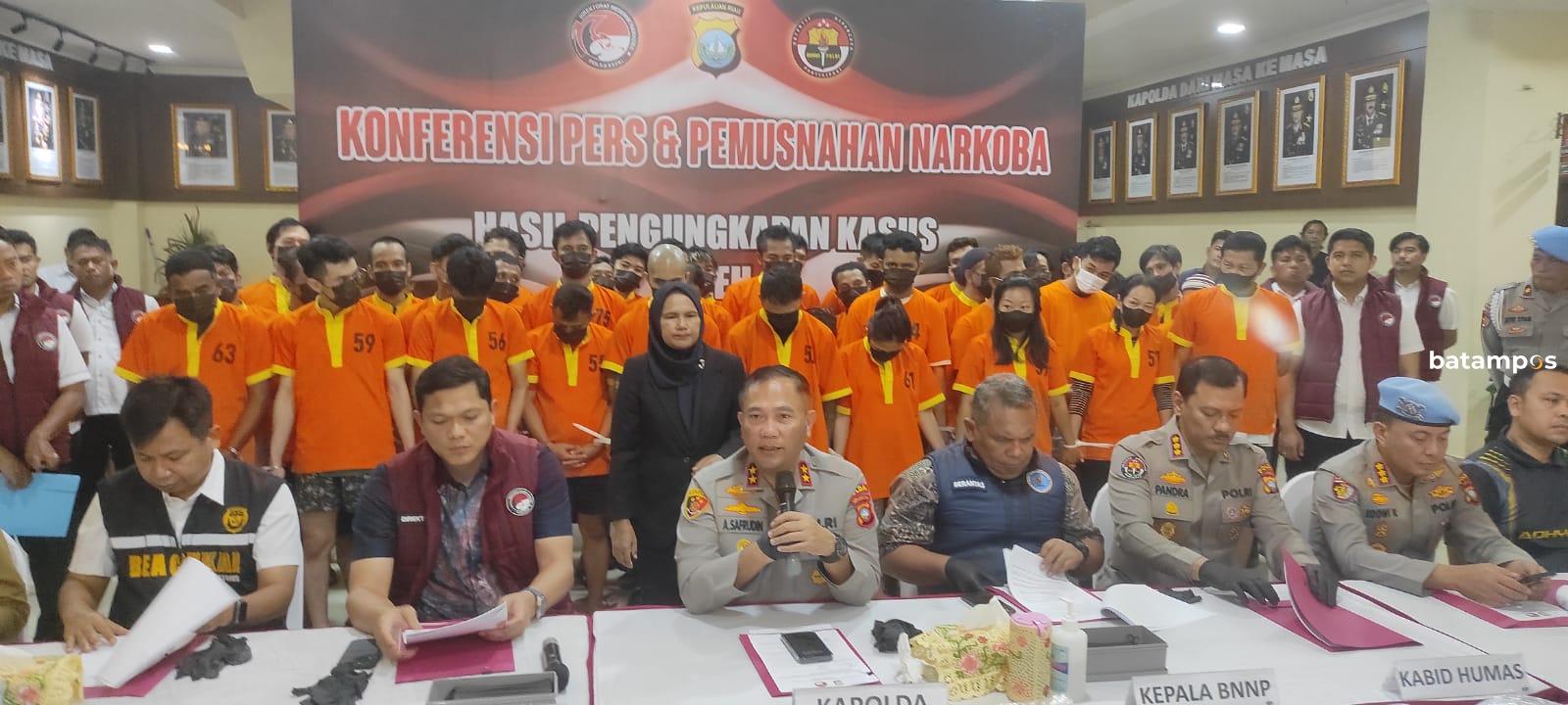 Kapolda Kepri Irjen Asep Safrudin saat konfrensi pers dan pemusnahan narkoba di Mapolda Kepri, Jumat (4/7).