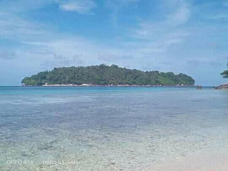 Terlihat keindahan Pulau Pengikik di Tambelan, Bintan yang diklaim Pemkab Mempawah.
