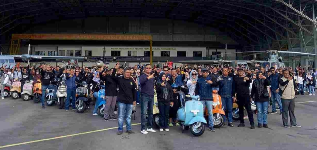 Pecinta Vespa yang mengikuti Sunset Scooter Parade tiba di Tanjungpinang.