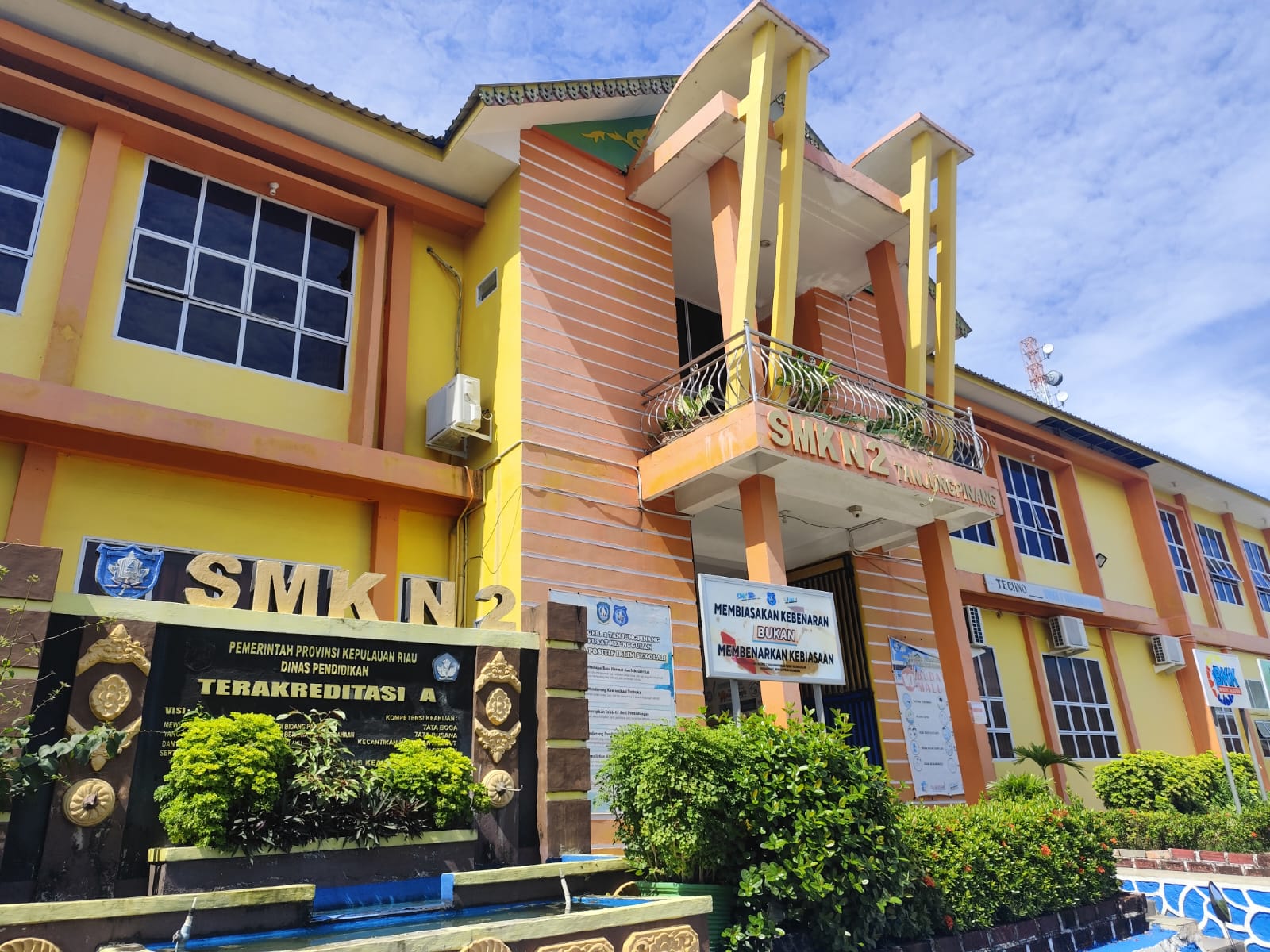 Gedung SMK Negeri 2 Tanjungpinang yang terletak di Jalan Pramuka, Selasa (8/7).