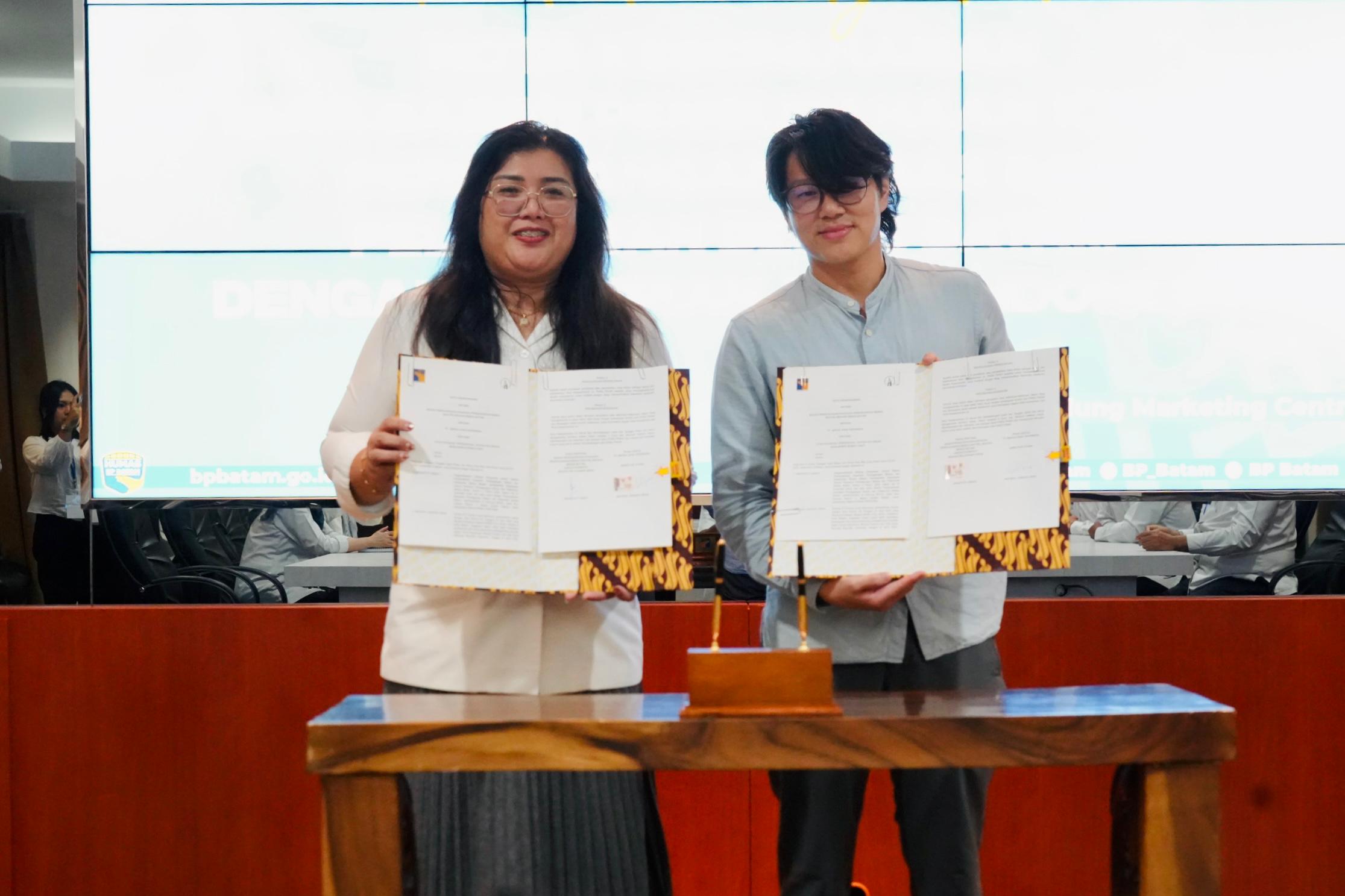 Penandatanganan nota kesepahaman antara BP Batam dan PT Impian Anak Indonesia untuk membenahi sistem manajemen pelayanan di RSBP.