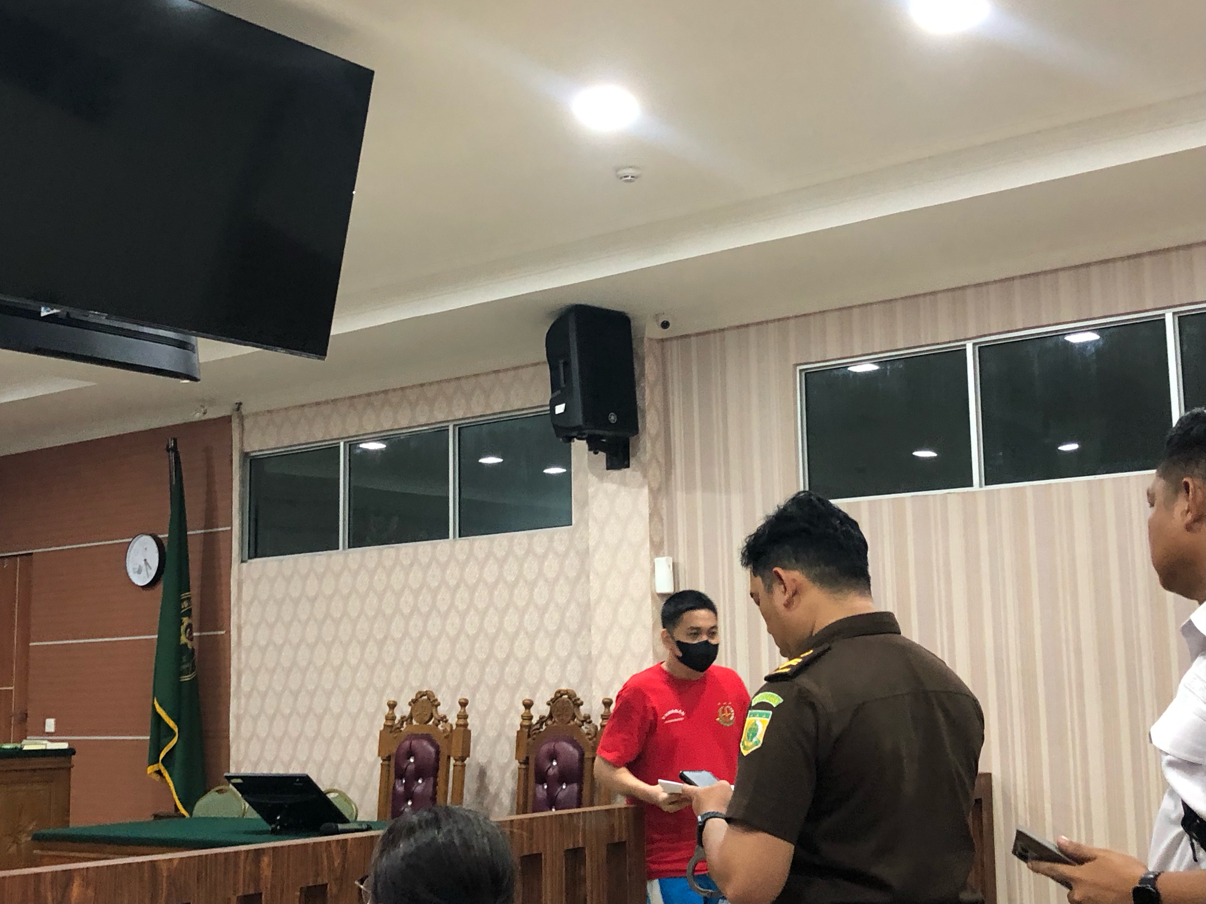 Pengusaha handphone saat mengikuti sidang.