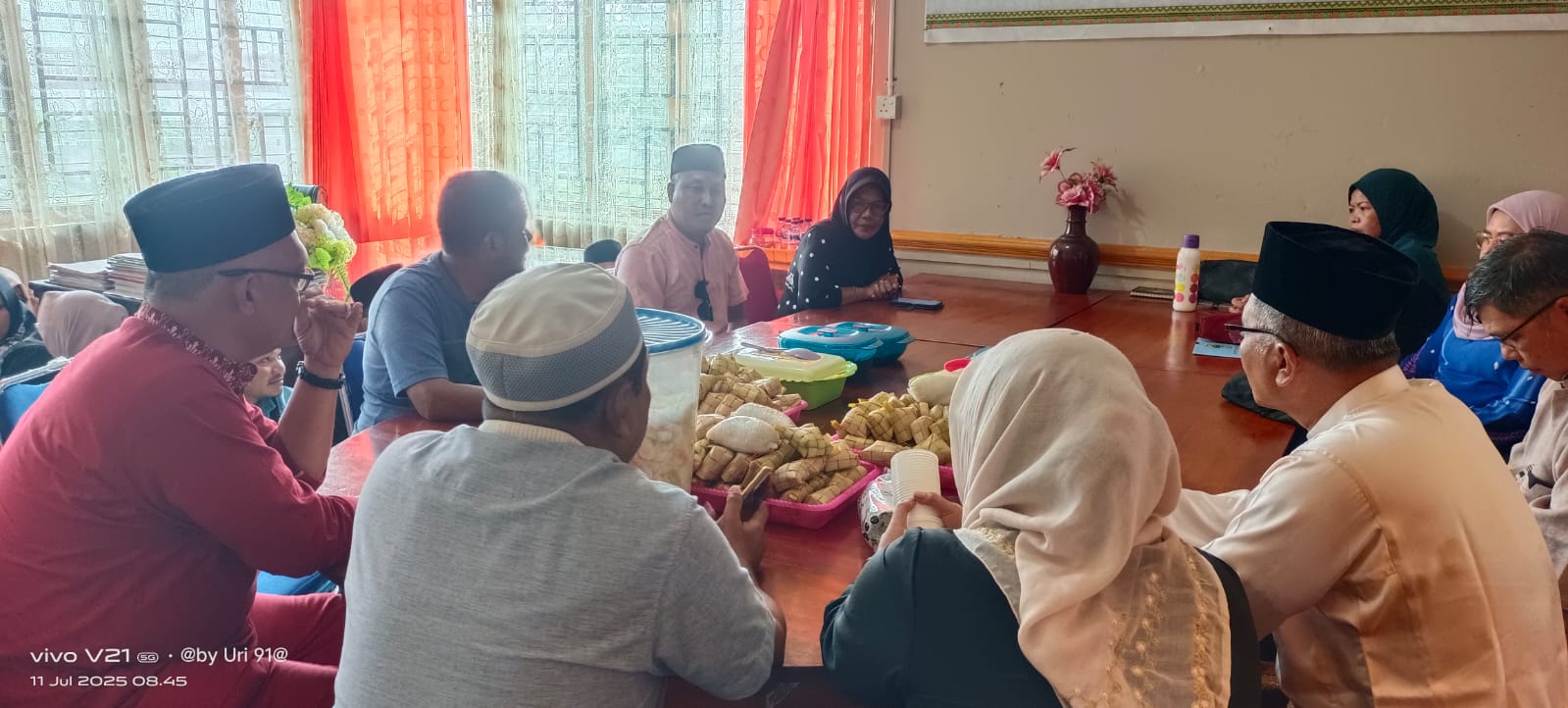 Momen acara syukuran dan Doa bersama PPPK DisperindagKop UMKM Lingga, Jumat (11/7).