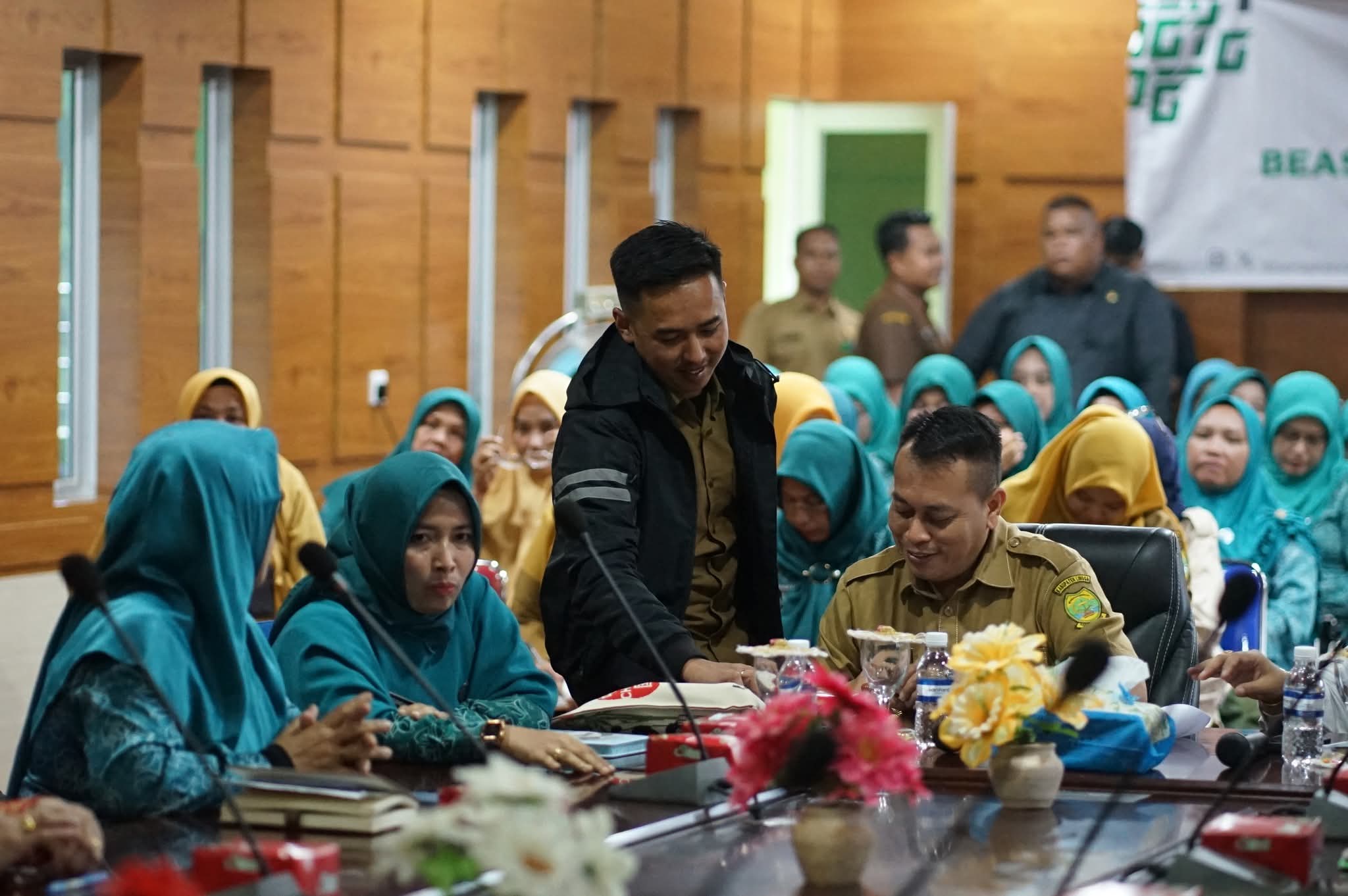 Pelaksanaan kegiatan Rembuk Stunting di ruang rapat Barenlitbang Kabupaten Lingga, Senin (14/7).
