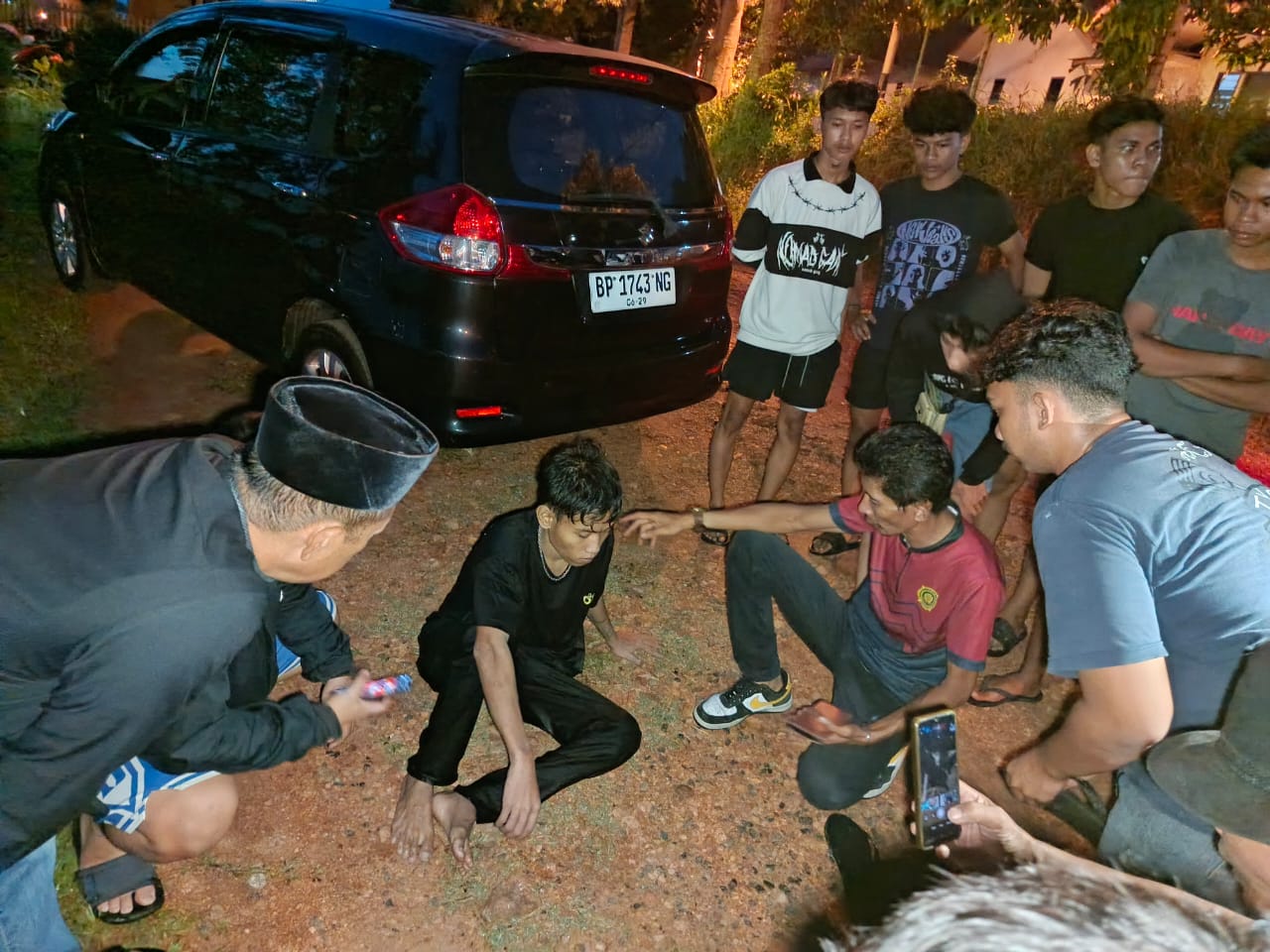 Bayu bisa diselamatkan setelah nekad melompat di Jembatan Dompak.