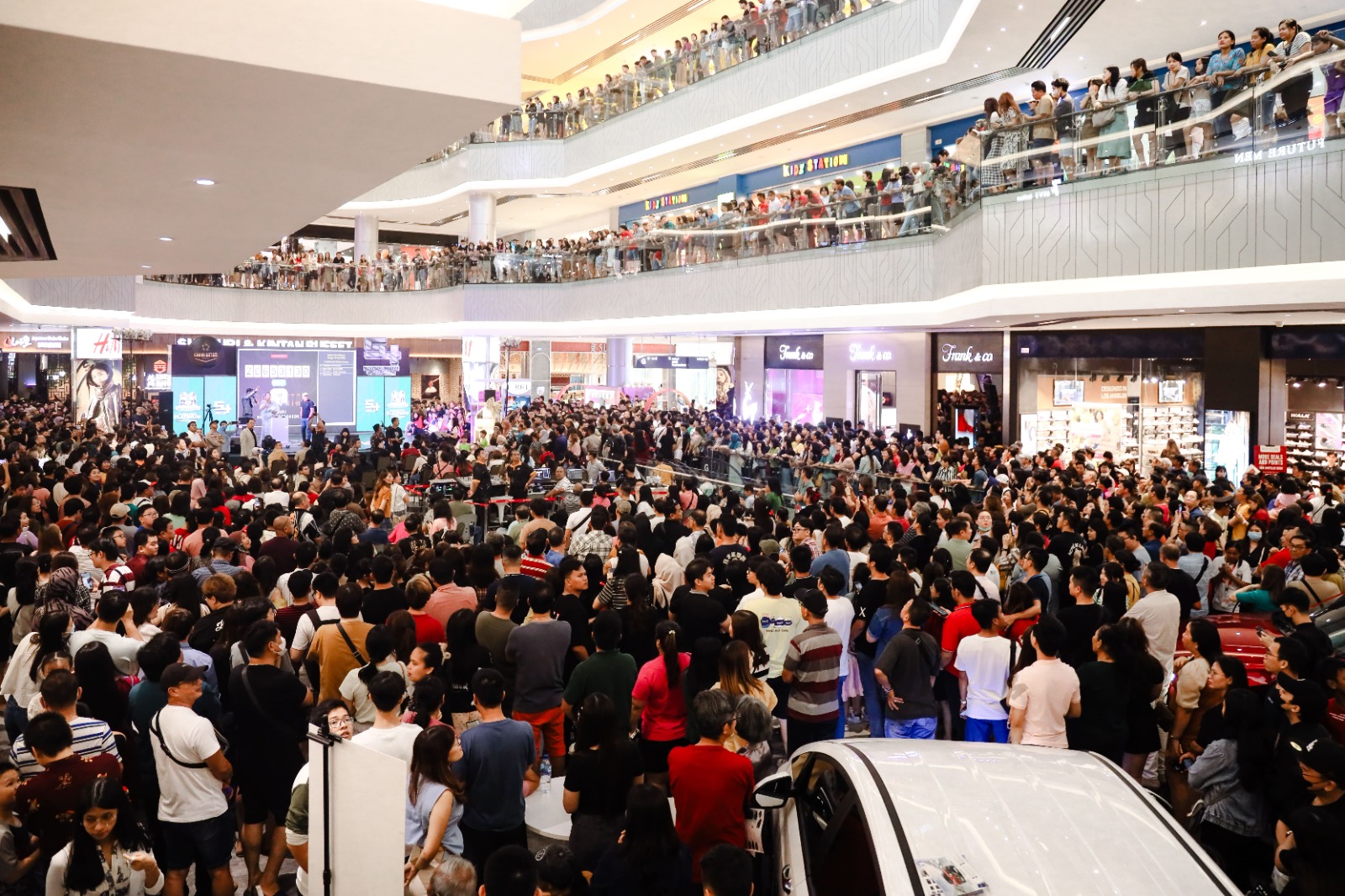 SUASANA pengundian Shop and Win di Grand Batam Mall, Batam, beberapa waktu lalu.