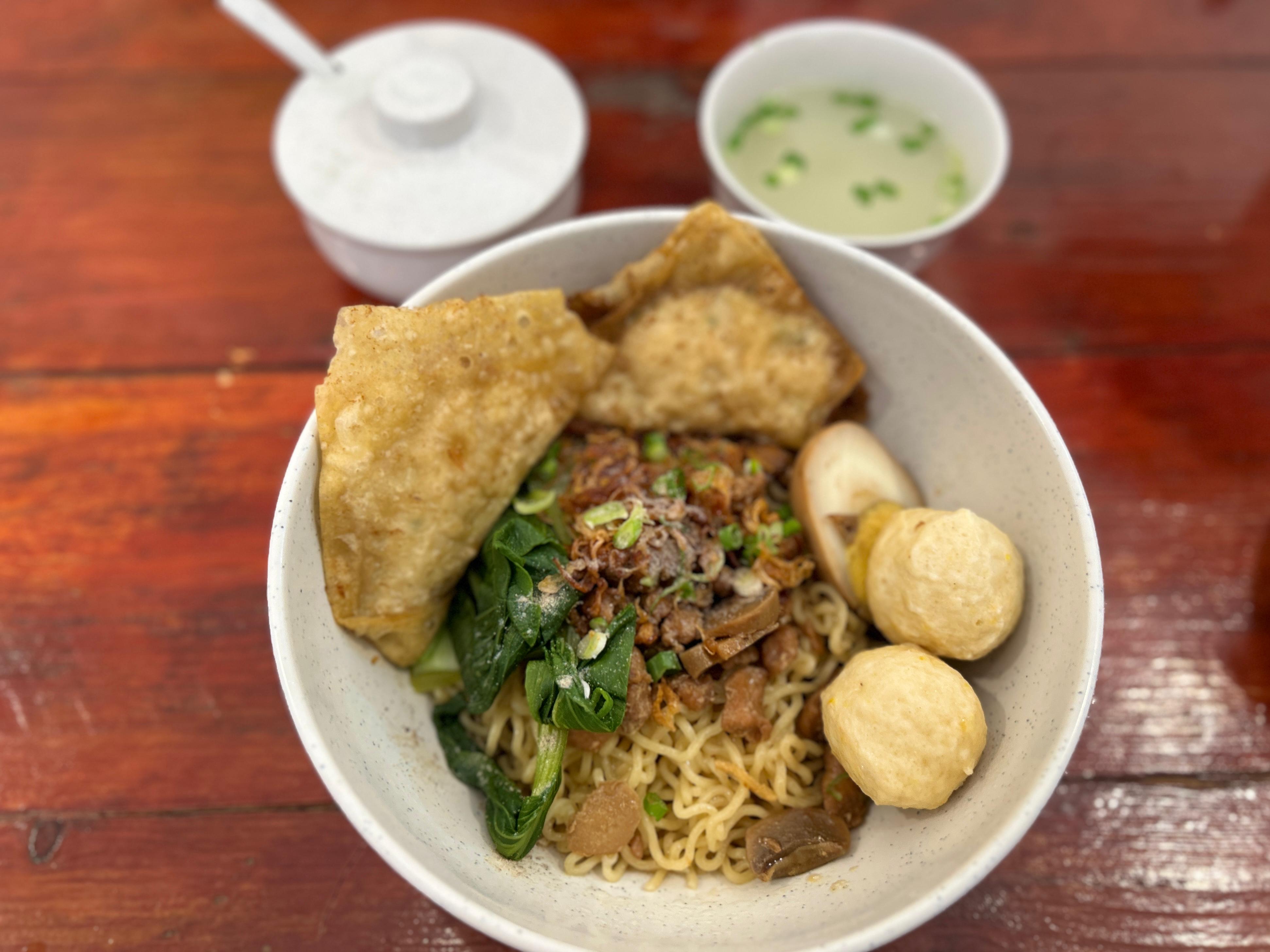 ILUSTRASI mie ayam Lao Ban Mian khas Batam.