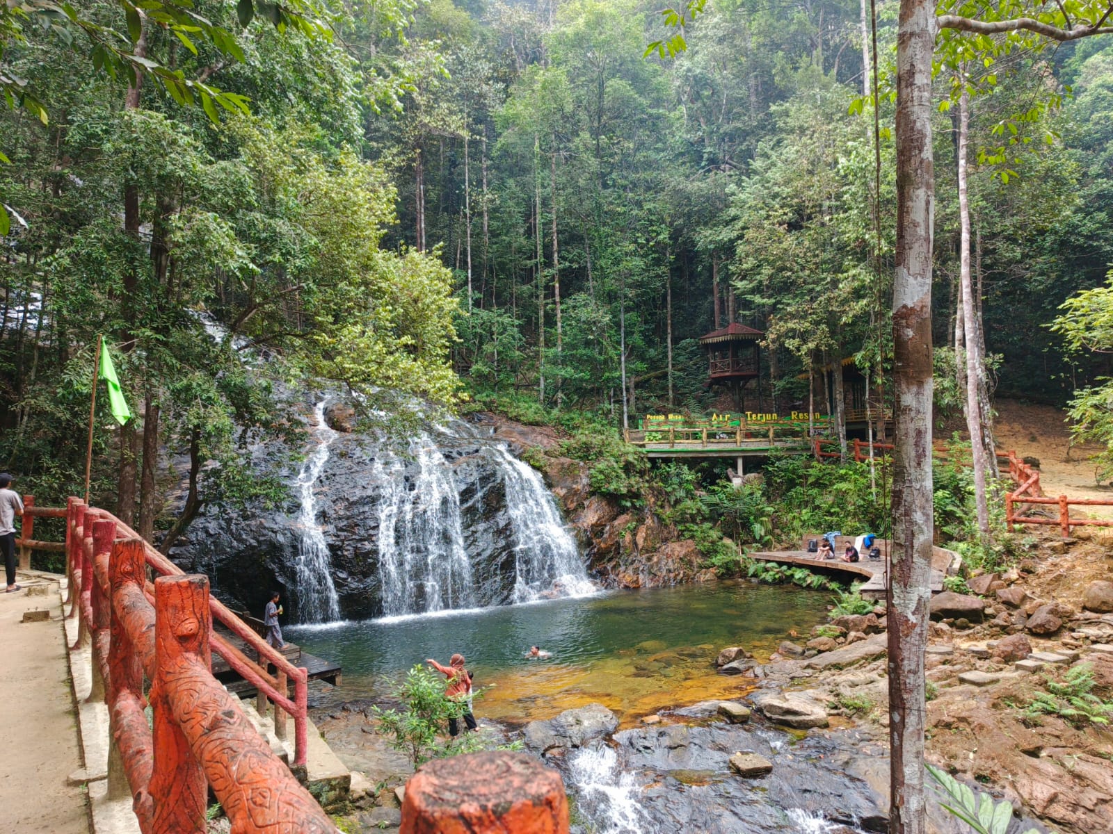 Wisata Air Terjun Resun Daik Lingga.