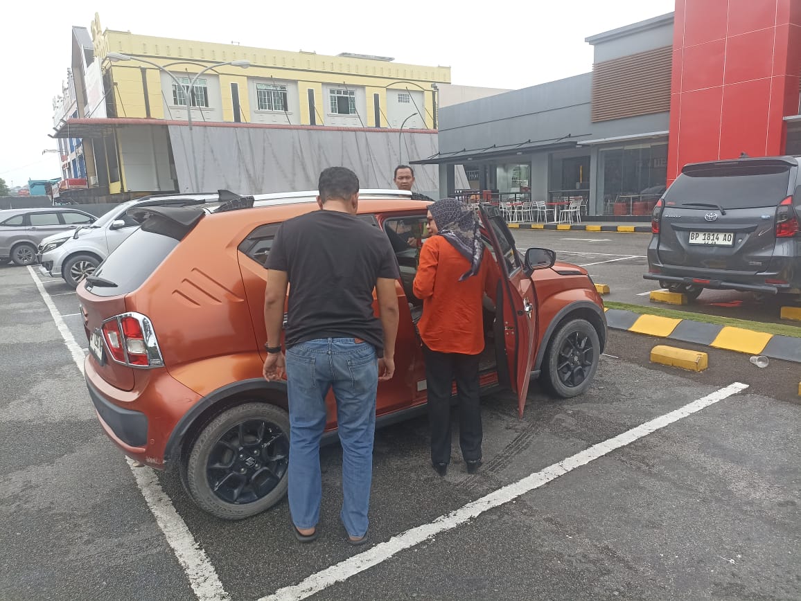 korban Ita mengaku kehilangan uang sebesar Rp 210 juta di dalam mobilnya saat parkir di kawasan KPC Tiban. Terakhir diketahui laporan tersebut palsu lantaran Ita terlilit hutang.
