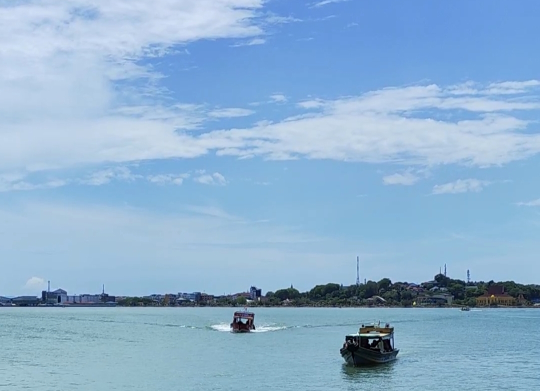 Kondisi cuaca cerah berawan di Tanjungpinang.