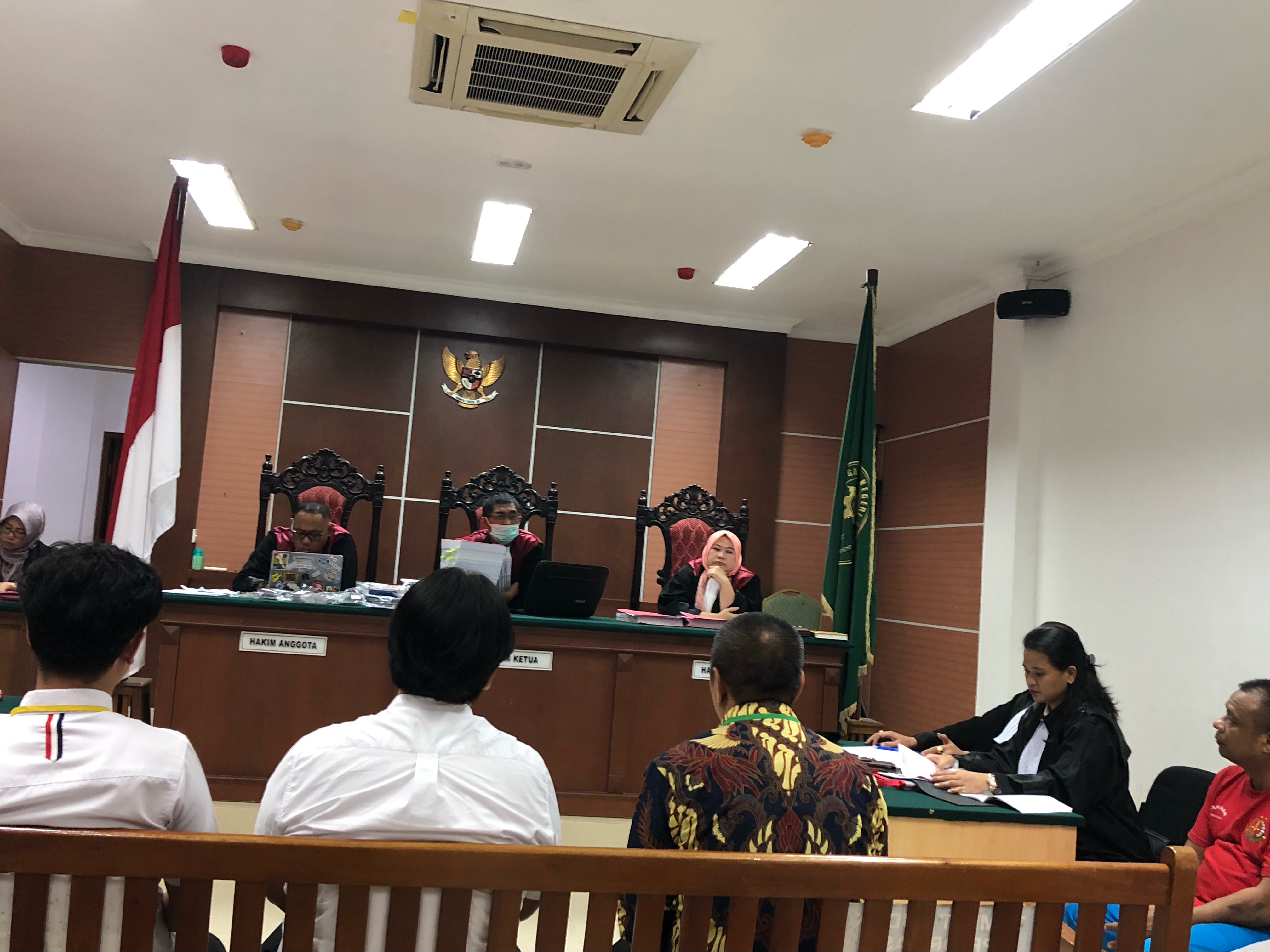 Suasana sidang judi online di PN Batam.