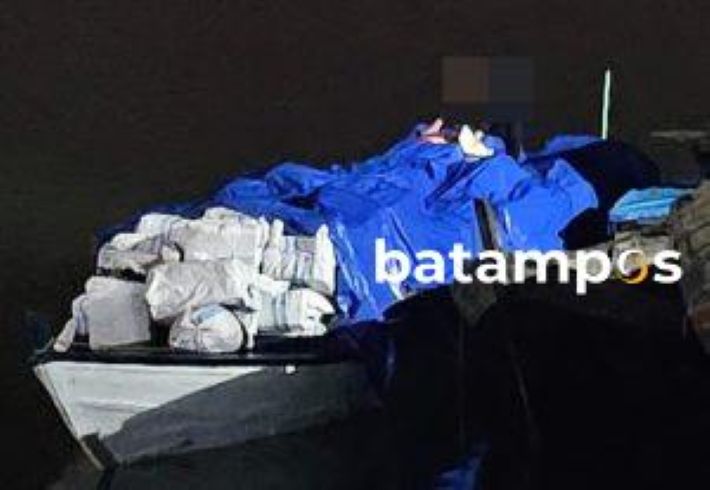 Penampakan kapal pengangkut paket tanpa dokumen yang disergap aparat Bea Cukai Batam.