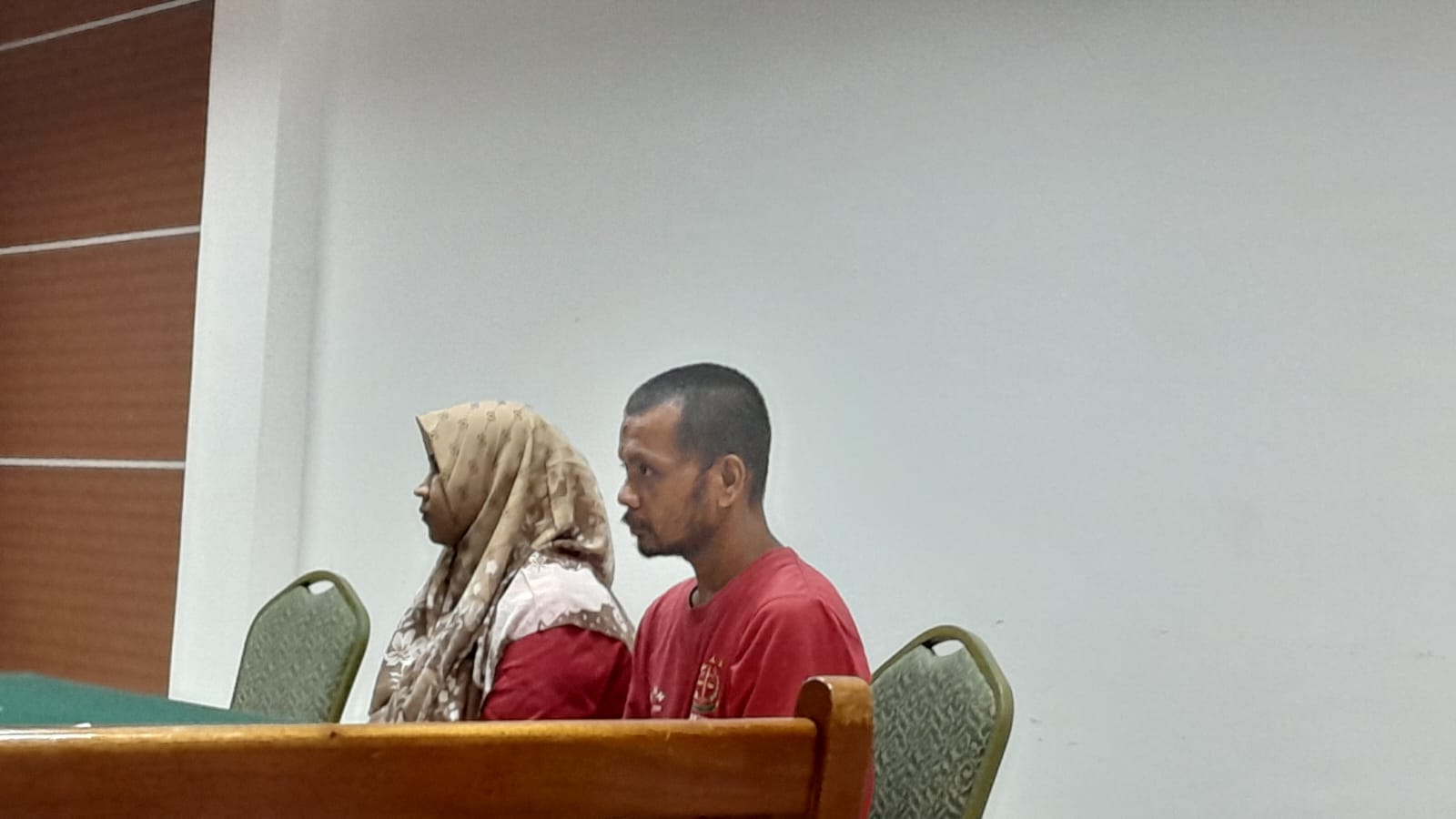 pasangan suami istri, Ade Wahyudi dan Nike Asmayoni.