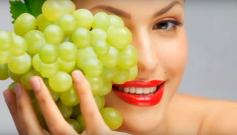 ILUSTRASI. Masker anggur ternyata mampu membuat kulit wajah kinclong dan awet muda.