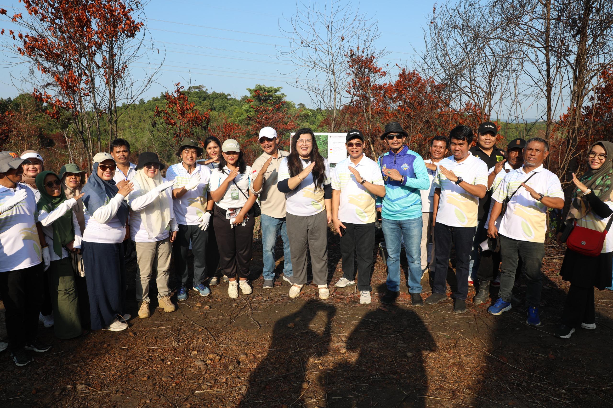 Kegiatan penanaman 1.000 pohon di waduk Duriangkang.