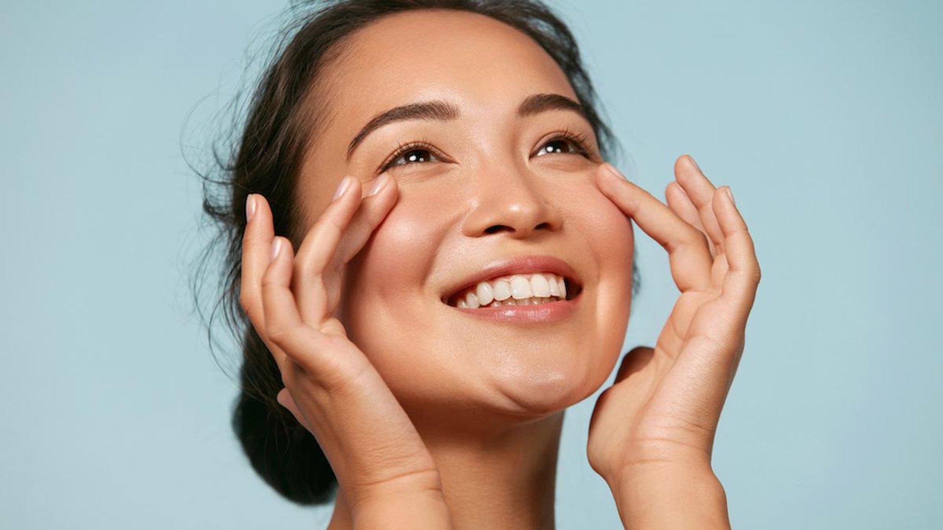 ILUSTRASI kulit wajah cerah dan sehat bebas dari melasma.
