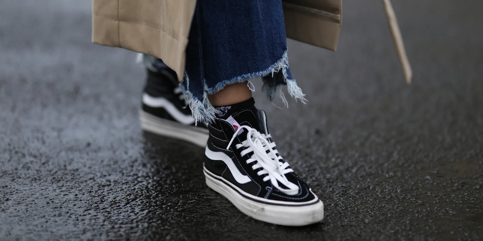 ILUSTRASI sepatu Vans. Modelnya yang keram gender neutral membuat baik pria maupun wanita sangat cocok memakainya.
