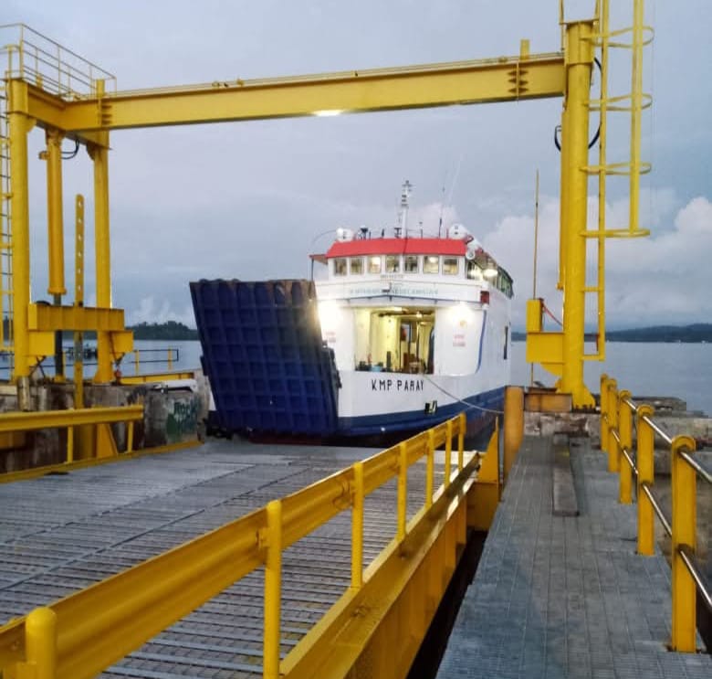 KMP Paray saat bersandar di Pelabuhan Roro Jagoh.