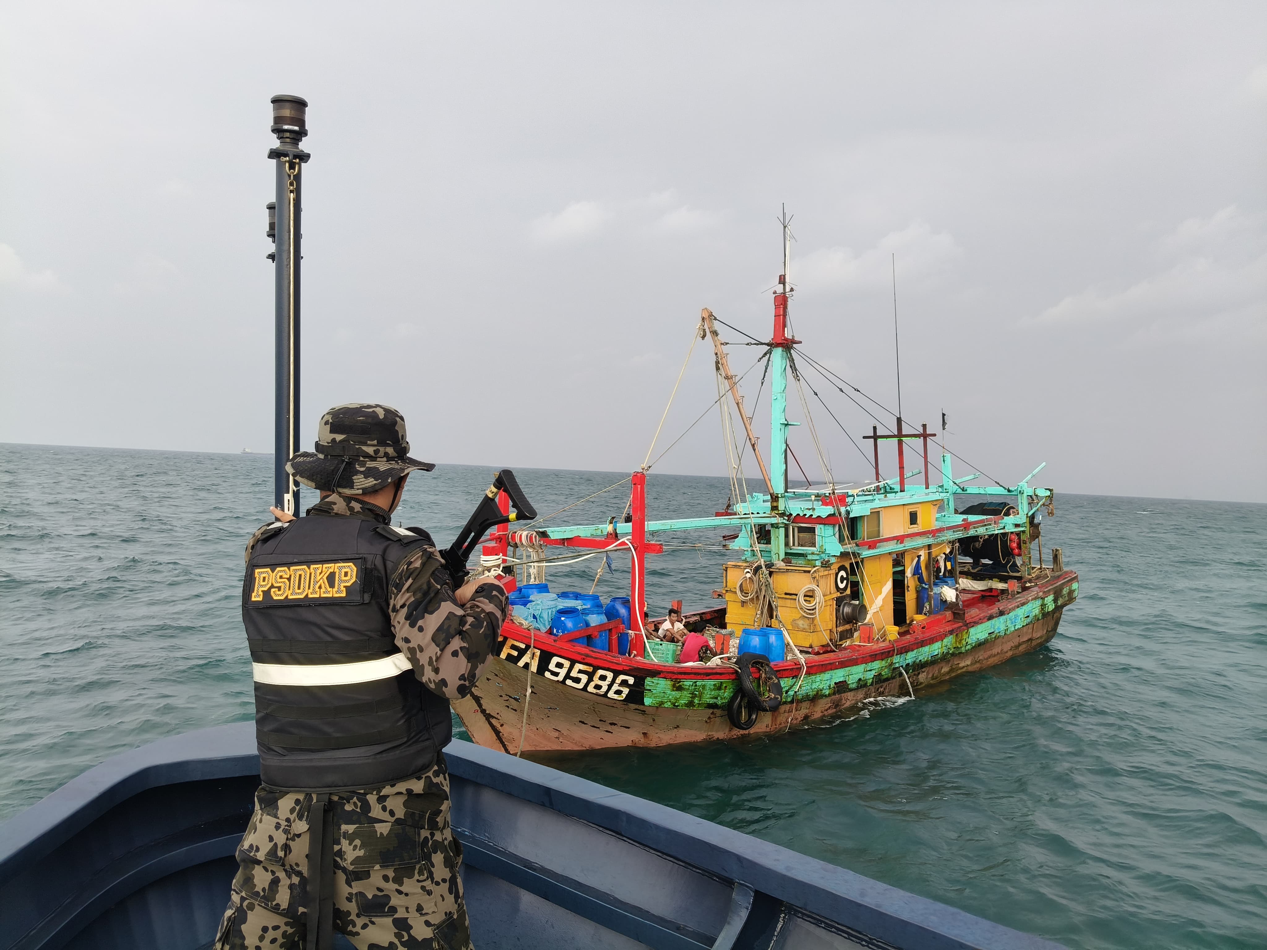 Saat PSDKP melakukan penangkapan kapal luar yang menangkap ikan di perairan Indonesia.
