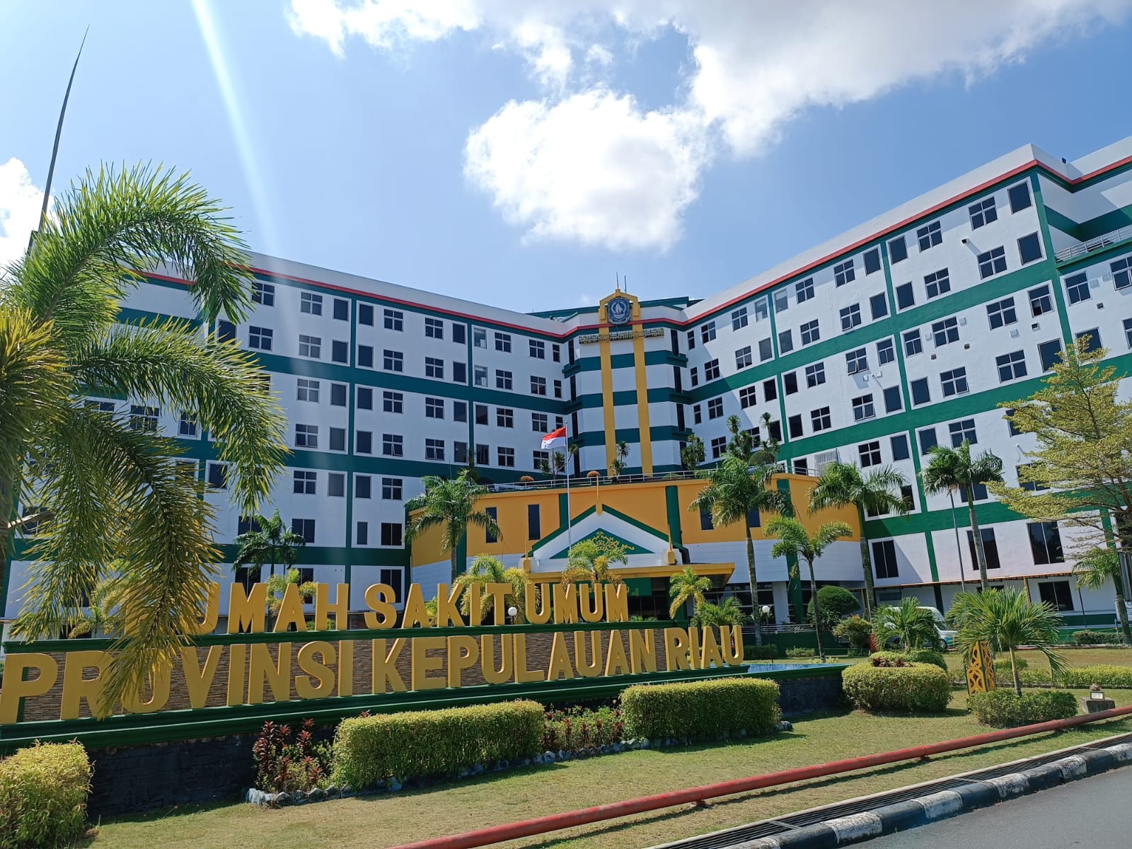 RSUD Raja Ahmad Tabib Tanjungpinang yang terletak di Jalan WR. Supratman.