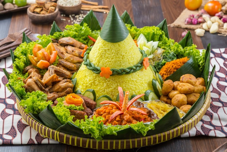 ILUSTRASI. Setiap perayaan ulang tahun, tumpeng selalu tersedia. Pun begitu setiap perayaan HUT Kemeredkaan RI.