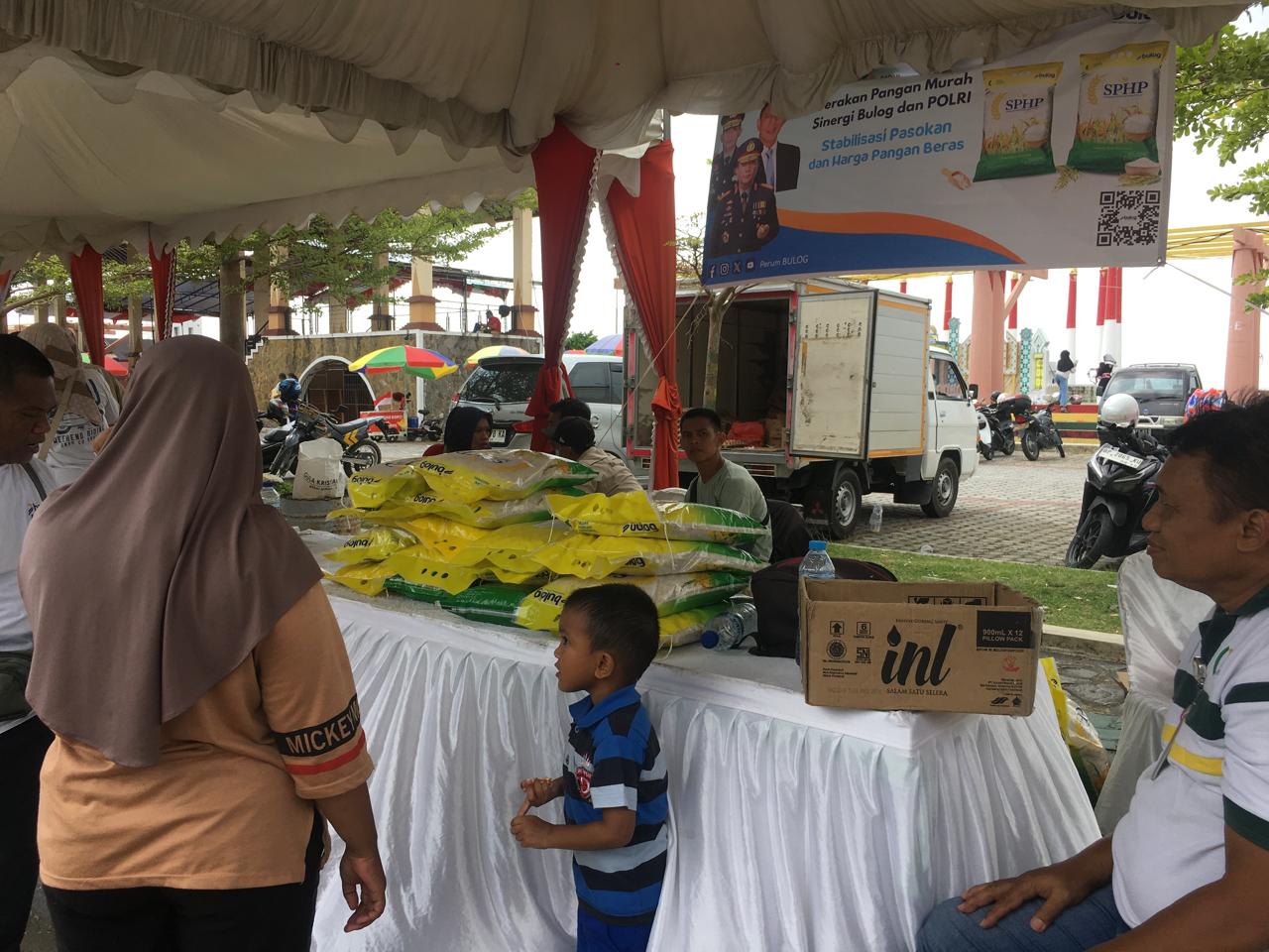 Beras diburu warga dalam bazar pangan murah selama 3 hari selain migor, gula dan telur.
