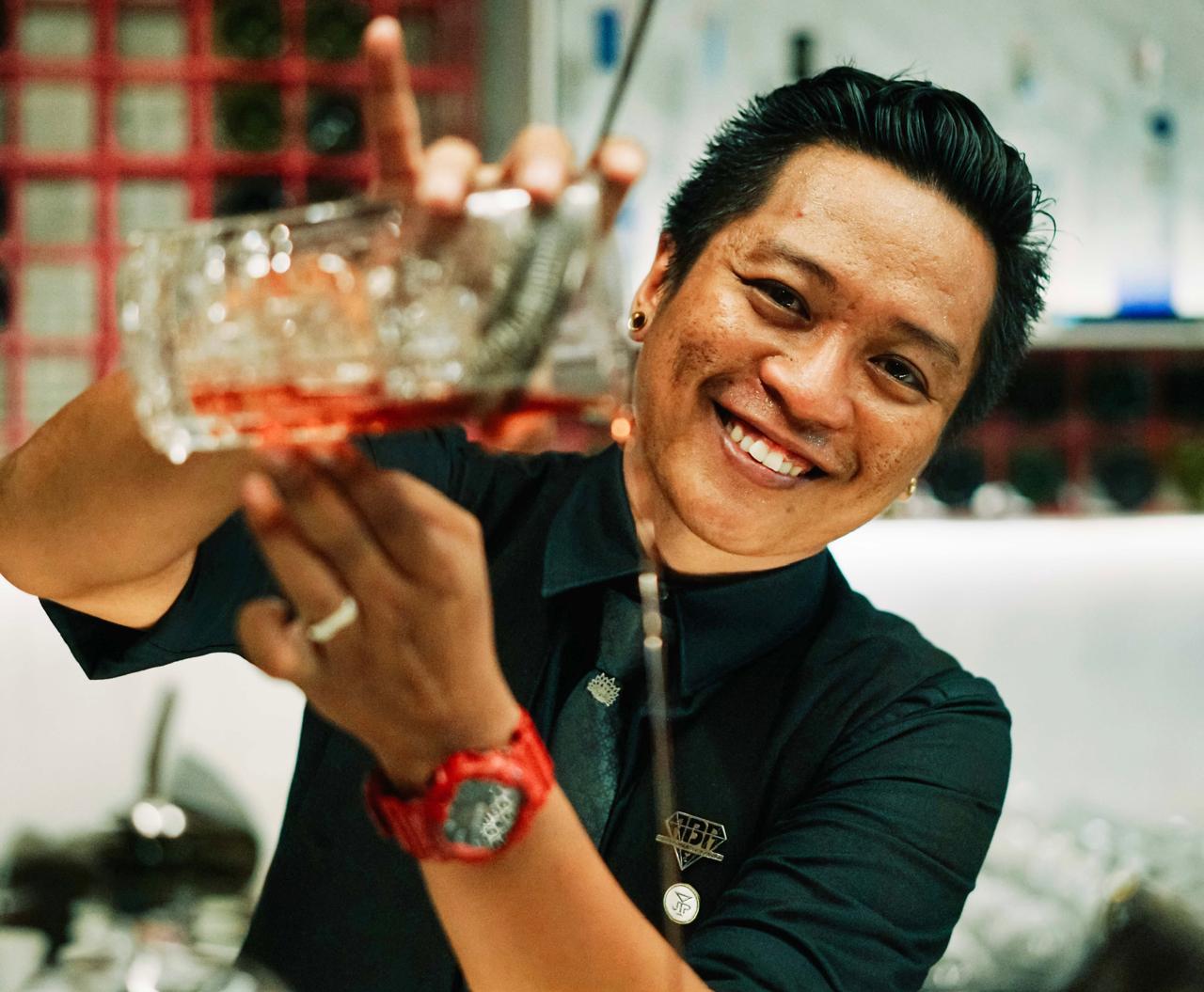 Mixologist Arey Barker akan Hadir di Altitude Rooftop and Bar Batam Marriott Harbour Bay Hotel, Sabtu (16/8/2025) mendatang.