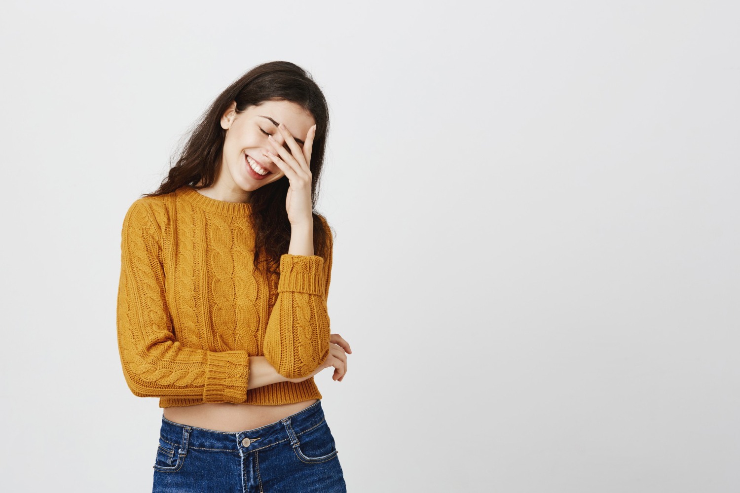 ILUSTRASI seorang Perempuan yang mengalami smiling depression.