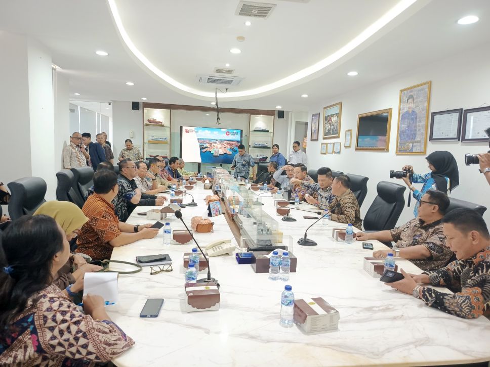 Rombongan BP Batam diskusi bersama manajemen PT Shipyard Batam untung mendongkrak industri maritim di Batam.