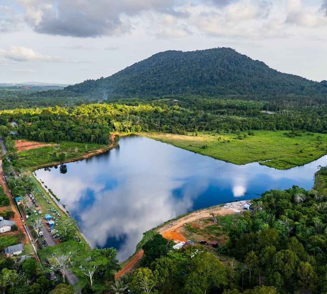 Foto aerial Mount and Lake Garden di Bintan Enau, Kabupaten Bintan.
