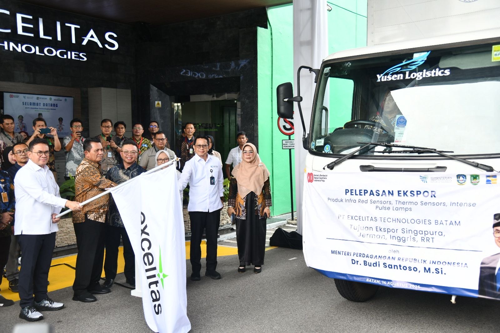 Pelepas ekspor produk teknologi tinggi oleh PT Excelitas Technologies Batam, Kamis (14/8/2025).