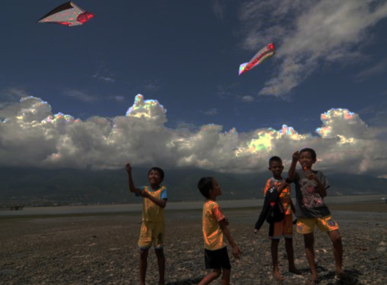 ILUSTRASI. Anak-anak bermain layangan yang sangat populer di tanah air.