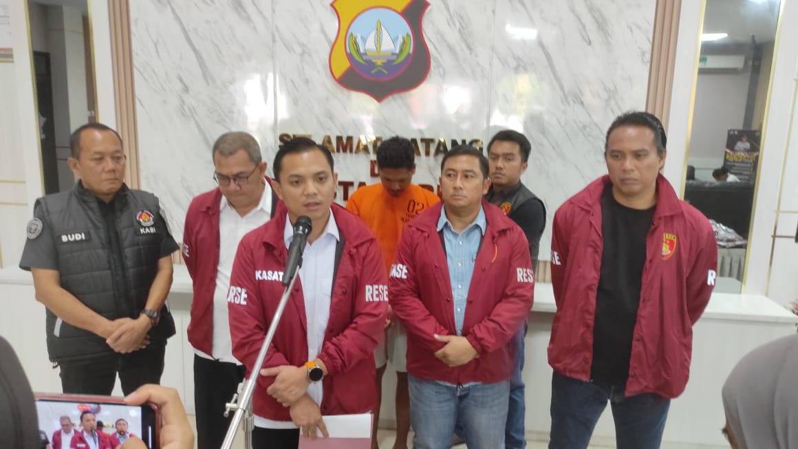 Kasat Reskrim Polresta Barelang menjelaskan kasus dan penangkapan pelaku pencabulan dan perampokan.