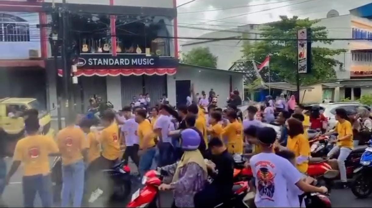 Gerak jalan 17 KM di Kota Tanjungpinang diwarnai kericuhan, Sabtu (23/8).