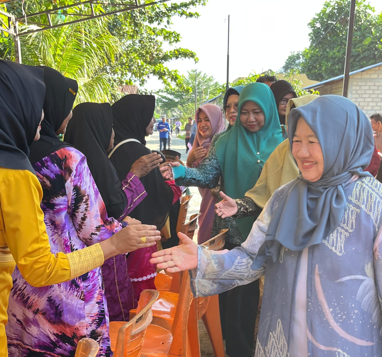 Kepala BKKBN Kepri, Rohina dan OPDKB Kab Karimun ramah tamah dengan Lansia di Sekolah Lansia BKL Ceria