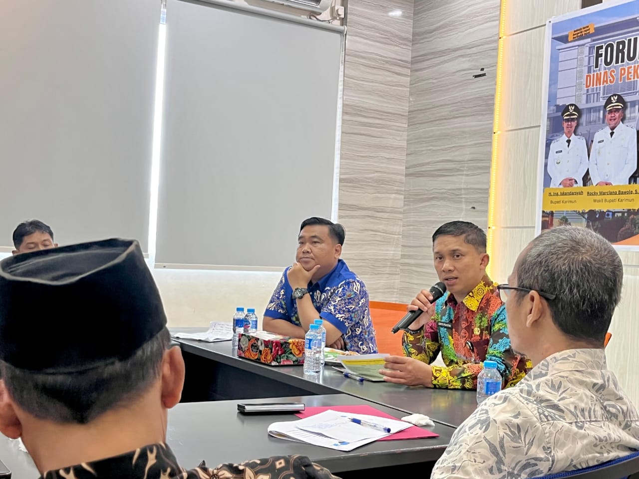 Kepala Dinas PUPR Kabupaten Karimun, Cahyo Prayitno saat kegiatan FKP.