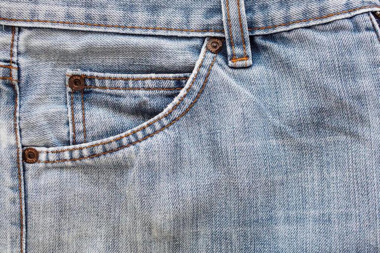 ILUSTRASI. Saku kecil di celana jeans telah menjadi ikon unik yang dipertahankan.