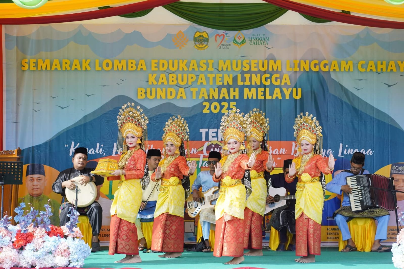 Persembahan tarian Melayu khas Kabupaten Lingga dalam lomba Edukasi Museum Linggam Cahaya 2025.