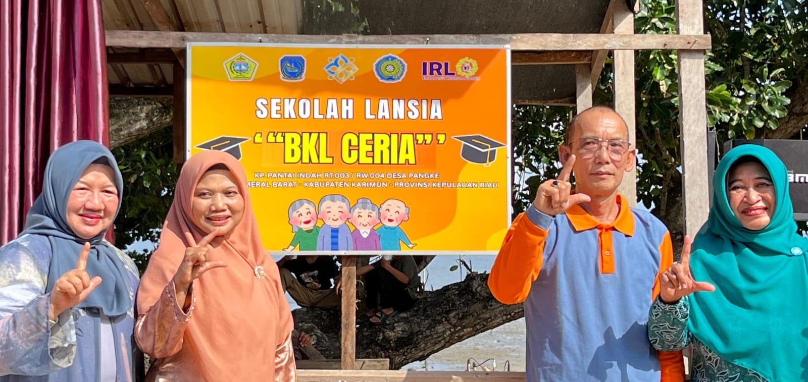 Paling kiri, kepala BKKBN Kepri, Rohina saat Pengukuhan BKL Ceria di Karimun, Kepri.