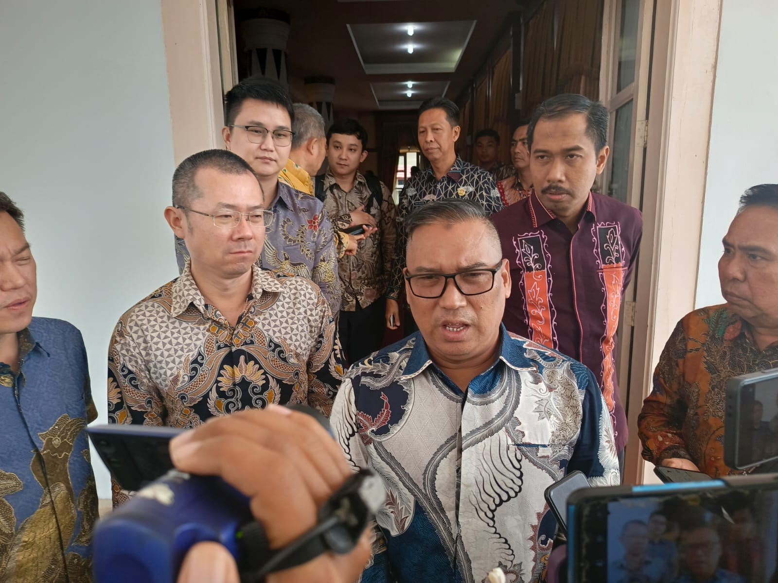 Wakil Gubernur Kepri, Nyanyang Harus Pratamura usai melakukan pertemuan dengan investor di Gedung Daerah Tanjungpinang.