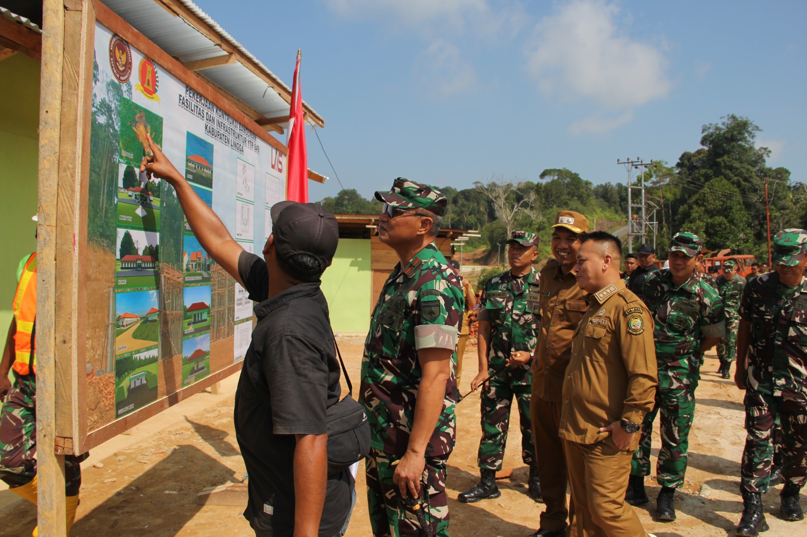 Kunjungan Danrem 033/WP Tanjungpinang ke Lokasi pembangunan Yonif 849/Beladu Sakti di Desa Musai dan Makodim di Kelurahan Raya.