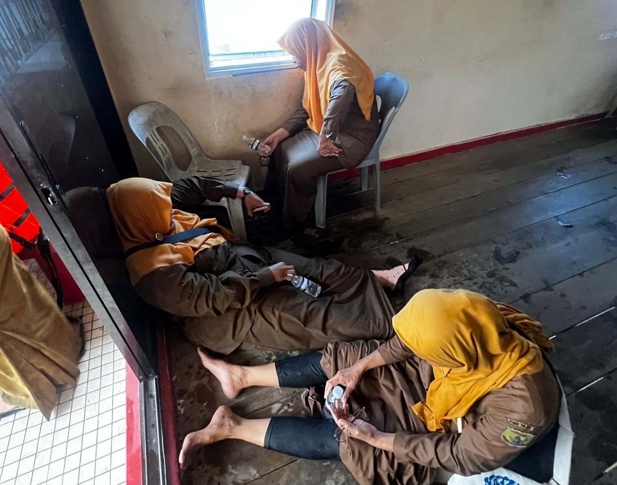 Sejumlah pegawai selamat setelah pompong yang ditumpangi terbalik dihantam angin kencang di perairan Senggarang.