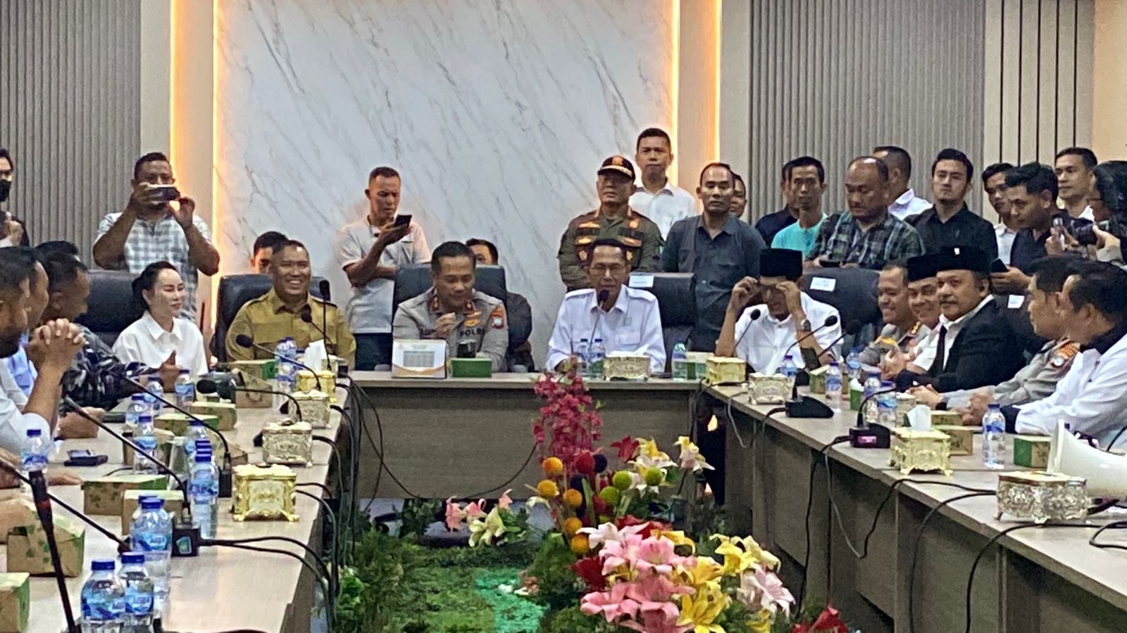 Pertemuan kapolda kepri, walikota batam dan mahasiswa.