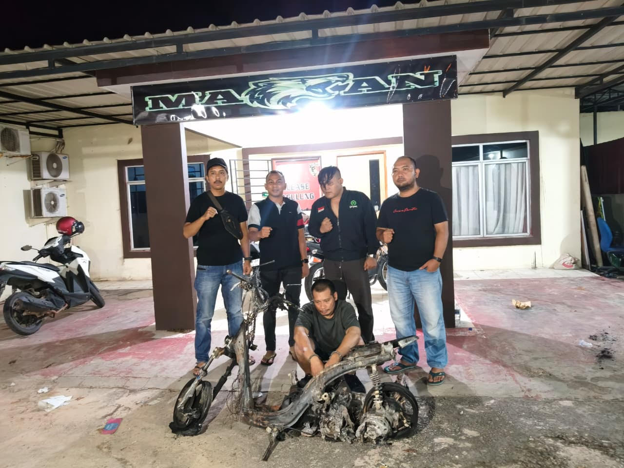 Polsek Sagulung ringkus pelaku pembakaran sepeda motor kekasihnya di Sagulung.