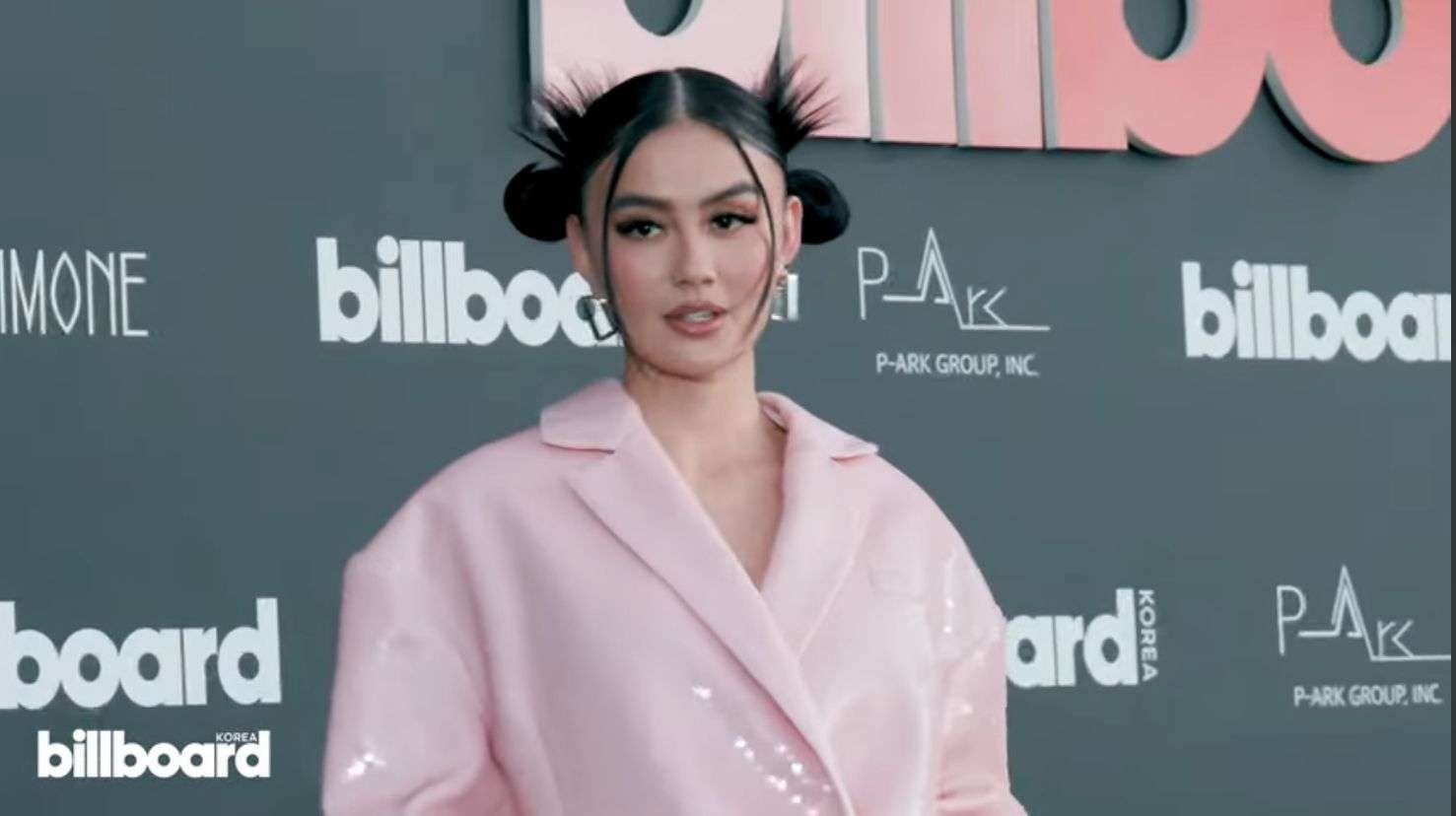 Agnez Mo yang mengunggah lagu Ibu Pertiwi di akun Instagramnya sebagai bagian dari perhatiannya untuk Indonesia kini.