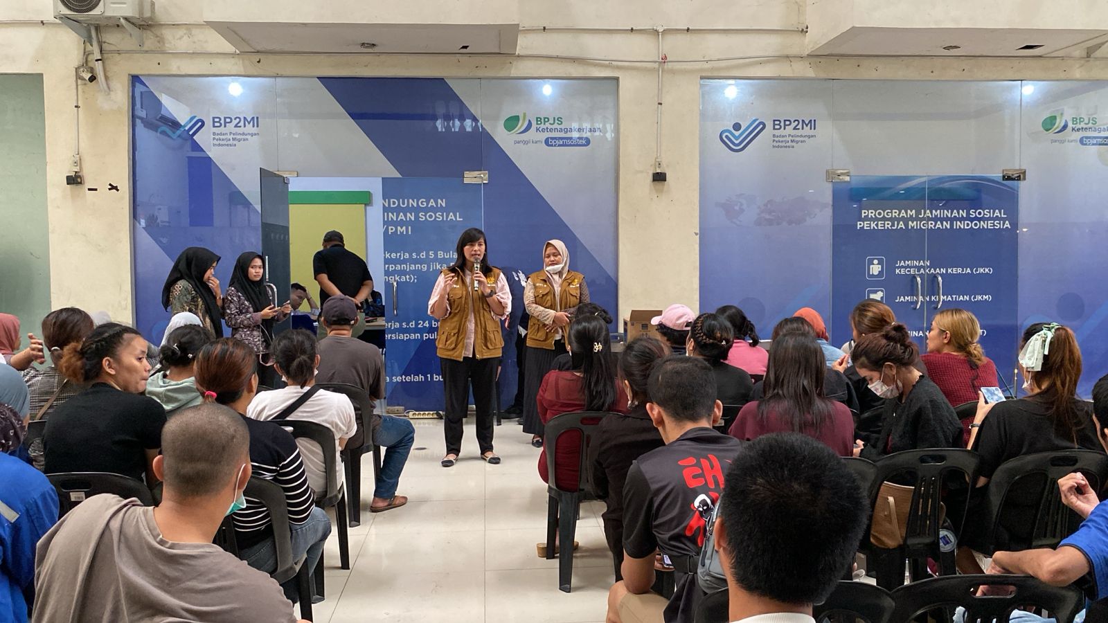 Sebanyak 50 PMI dipulangkan dari Malaysia melalui jalur laut dan tiba di Pelabuhan Batam Center, Kamis (4/9).