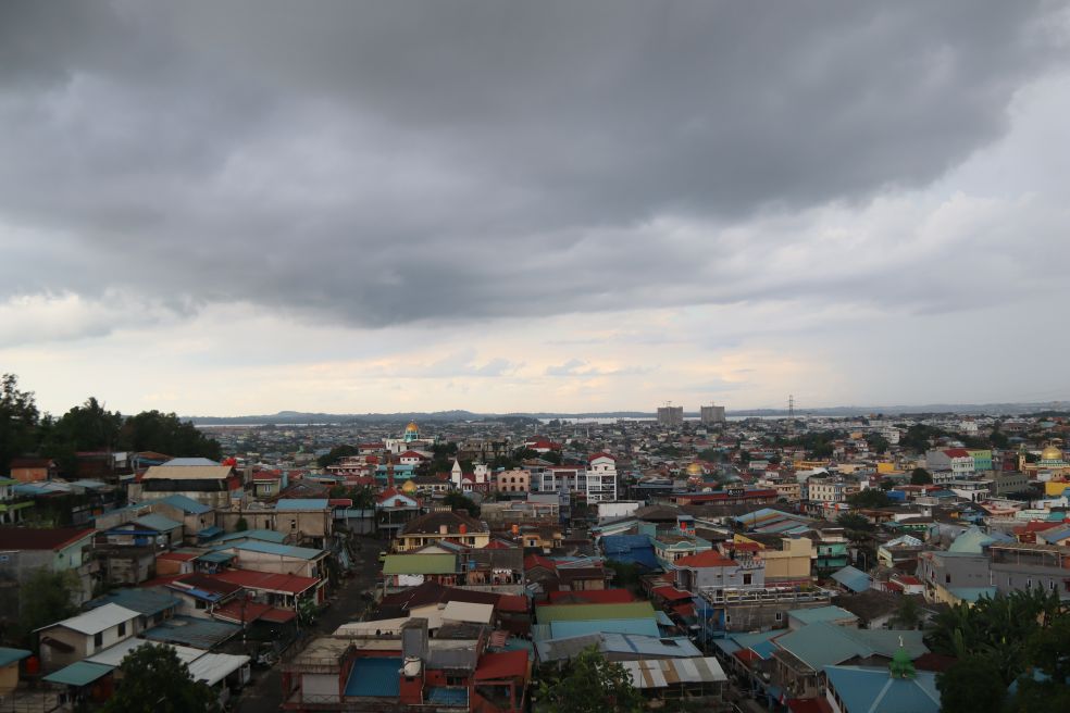 Cuaca mendung menyelimuti kawasan Batam Center, Bengkong dan Nongsa, Rabu (10/9). Beberapa hari ini kota Batam sering diguyur hujan.